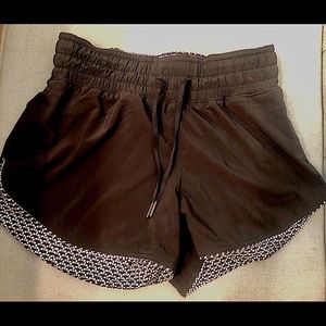 Lululemon elastic waist reversible short